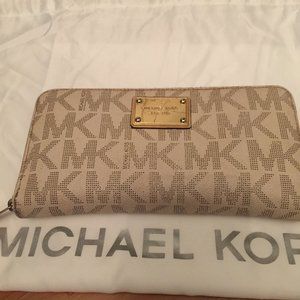 Michael Kors XL Jet Set Wallet